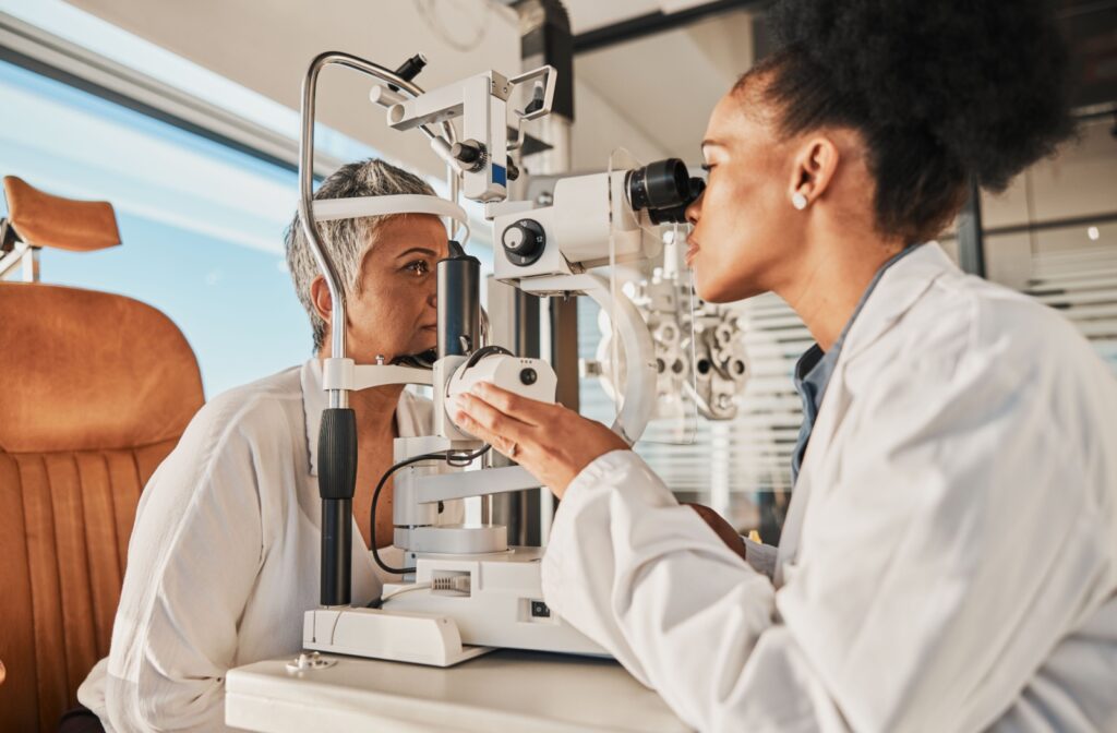 An eye doctor identifies the underlying cause of a patient's eye irritation with a slit lamp.